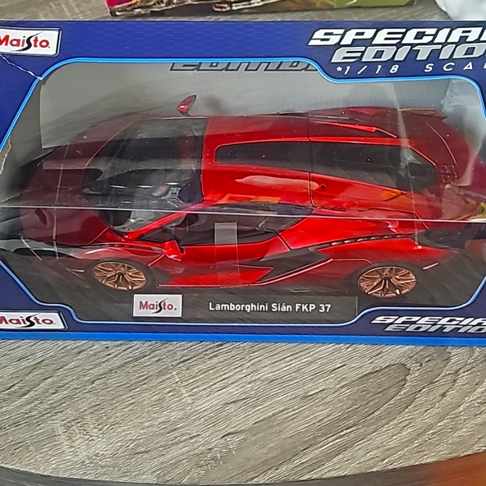 SPECIAL EDITION MAISTO LAMBRORGHINI SIAN FKP 37 MODEL 1/18 SCALE